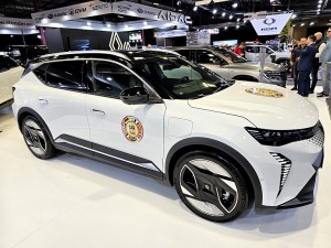 Ķīpsalā pulcējas auto fani uz starptautisko autoindustrijas izstādi «Auto 2024» 17