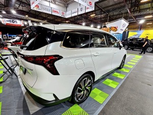 Ķīpsalā pulcējas auto fani uz starptautisko autoindustrijas izstādi «Auto 2024» 18