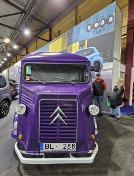 Ķīpsalā pulcējas auto fani uz starptautisko autoindustrijas izstādi «Auto 2024» 37