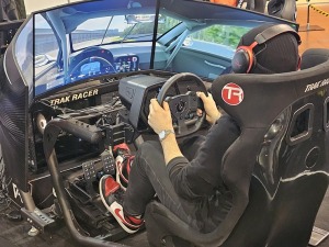 Ķīpsalā pulcējas auto fani uz starptautisko autoindustrijas izstādi «Auto 2024» 57