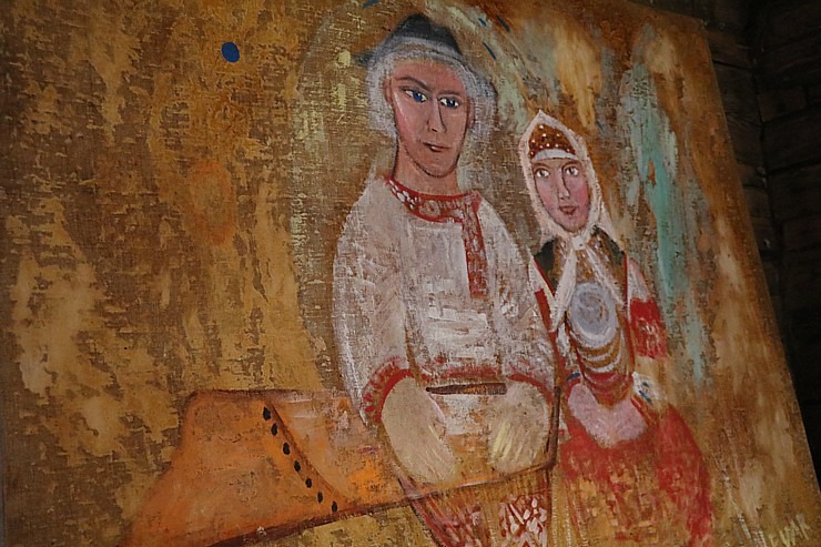 Travelnews.lv sadarbībā ar ALTA apmeklē Setu mākslas galeriju Obinitsā, baudot priekšnesumus 352692