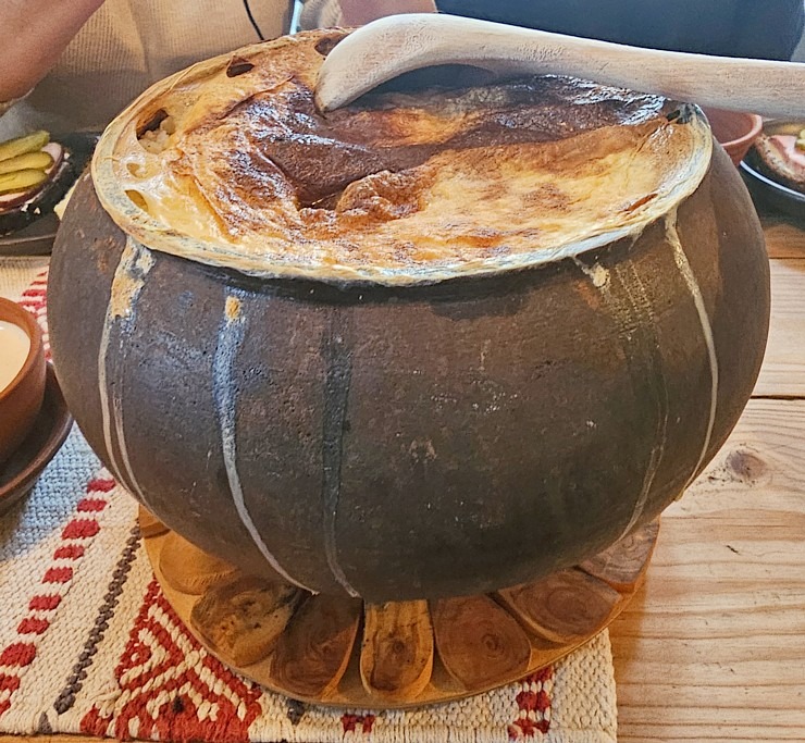 Travelnews.lv sadarbība ar ALTA vakariņo tradicionālajā setu zemnieku sētā «Taarka Tarõ Köögikõnõ» Travelnews.lv sadarbība ar ALTA vakariņo tradicionālajā setu zemnieku sētā «Taarka Tarõ Köögikõnõ» 352767
