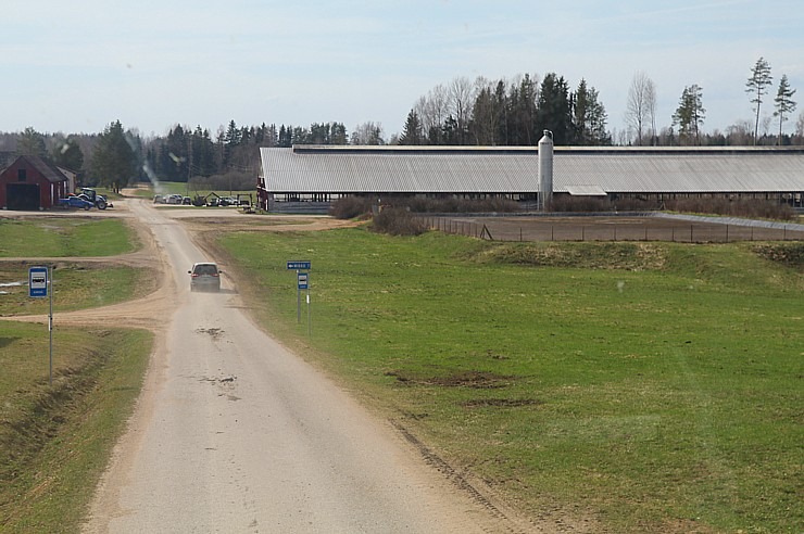 Travelnews.lv sadarbībā ar ALTA apmeklē Igaunijas-Latvijas pierobežā «Nopri» sētas pienotavu 352902