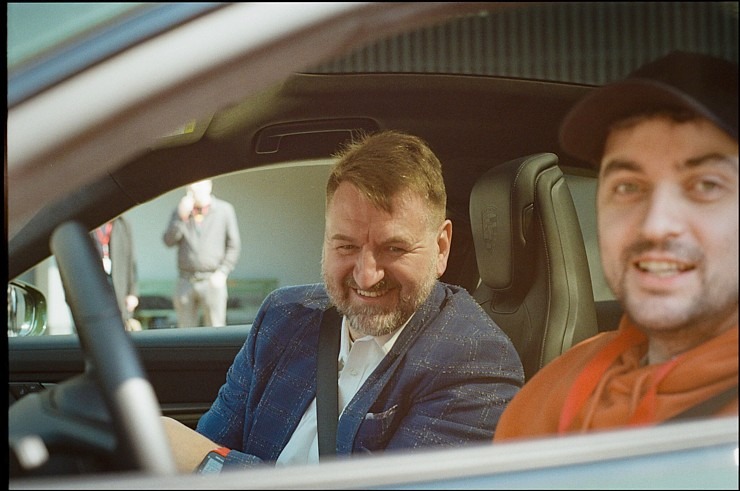 Travelnews.lv sadarbībā ar «Porsche Latvija» atklāj un izmēģina jauno «Porsche Taycan». Foto: Kārlis Dambrāns Travelnews.lv sadarbībā ar «Porsche Latvija» atklāj un izmēģina jauno «Porsche Taycan». Foto: Kārlis Dambrāns 353303