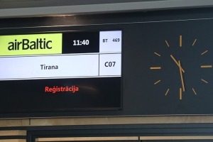 «airBaltic» svētku noskaņojumā atklāj pirmo regulāro reisu uz Albānijas galvaspilsētu Tirānu 1