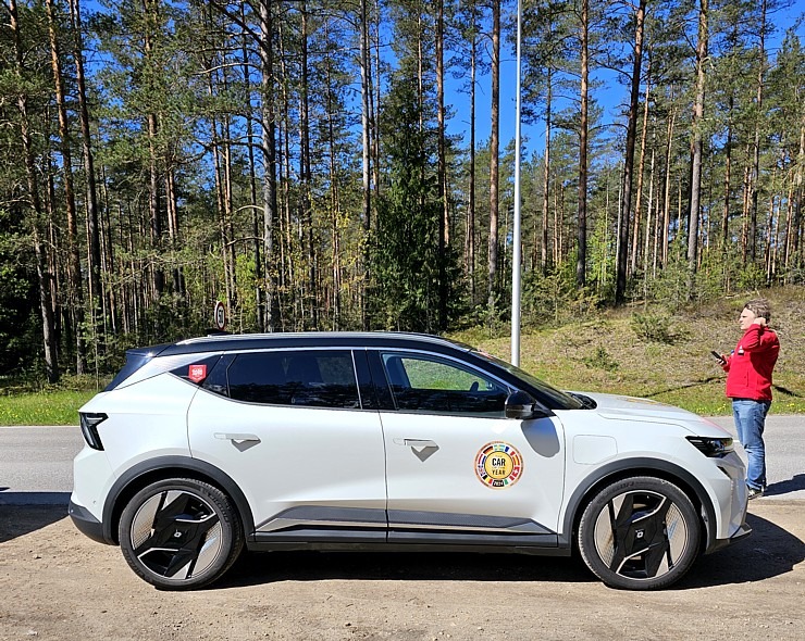 Travelnews.lv sadarbībā ar «Gada Auto» veic dienas testu ar 13 dažādiem spēkratiem 353549