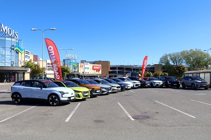 Travelnews.lv sadarbībā ar «Gada Auto» veic dienas testu ar 13 dažādiem spēkratiem 353539
