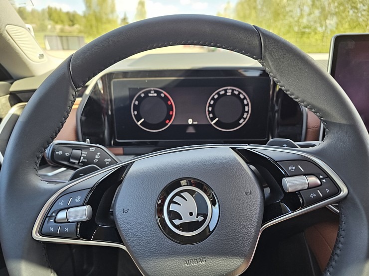 Travelnews.lv sadarbībā ar «Gada Auto» veic dienas testu ar 13 dažādiem spēkratiem 353564