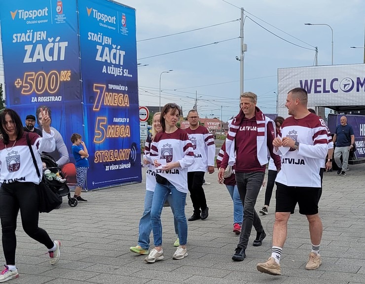 Travelnews.lv klātienē tur īkšķus par Latvijas uzvaru pasaules hokeja čempionātā spēlē ar Poliju Travelnews.lv klātienē tur īkšķus par Latvijas uzvaru pasaules hokeja čempionātā spēlē ar Poliju 353637