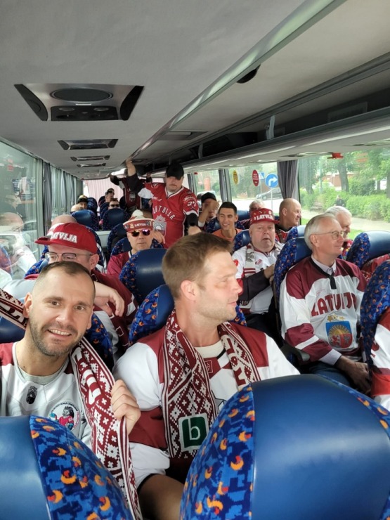 Travelnews.lv klātienē tur īkšķus par Latvijas uzvaru pasaules hokeja čempionātā spēlē ar Poliju Travelnews.lv klātienē tur īkšķus par Latvijas uzvaru pasaules hokeja čempionātā spēlē ar Poliju 353642