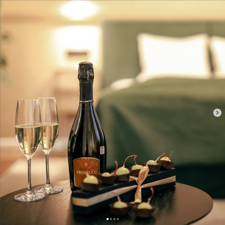 Šodien svinīgi atklās rekonstruēto viesnīcu «Konventa sēta Hotel» Vecrīgā. Foto: konventaseta.keystonecollection.com Šodien svinīgi atklās rekonstruēto viesnīcu «Konventa sēta Hotel» Vecrīgā. Foto: konventaseta.keystonecollection.com 353867