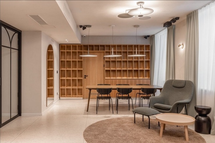 Šodien svinīgi atklās rekonstruēto viesnīcu «Konventa sēta Hotel» Vecrīgā. Foto: konventaseta.keystonecollection.com Šodien svinīgi atklās rekonstruēto viesnīcu «Konventa sēta Hotel» Vecrīgā. Foto: konventaseta.keystonecollection.com 353870