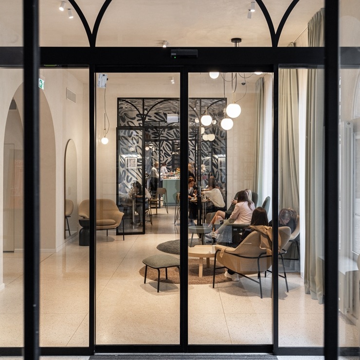 Šodien svinīgi atklās rekonstruēto viesnīcu «Konventa sēta Hotel» Vecrīgā. Foto: konventaseta.keystonecollection.com Šodien svinīgi atklās rekonstruēto viesnīcu «Konventa sēta Hotel» Vecrīgā. Foto: konventaseta.keystonecollection.com 353855