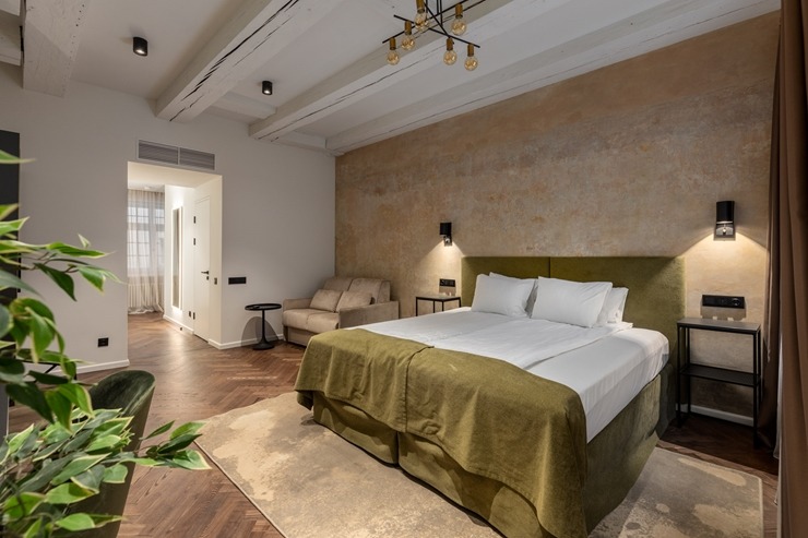 Šodien svinīgi atklās rekonstruēto viesnīcu «Konventa sēta Hotel» Vecrīgā. Foto: konventaseta.keystonecollection.com Šodien svinīgi atklās rekonstruēto viesnīcu «Konventa sēta Hotel» Vecrīgā. Foto: konventaseta.keystonecollection.com 353857