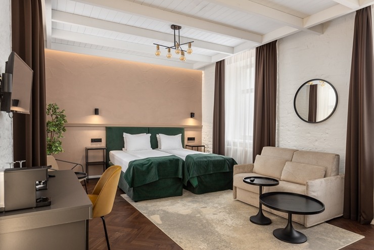 Šodien svinīgi atklās rekonstruēto viesnīcu «Konventa sēta Hotel» Vecrīgā. Foto: konventaseta.keystonecollection.com Šodien svinīgi atklās rekonstruēto viesnīcu «Konventa sēta Hotel» Vecrīgā. Foto: konventaseta.keystonecollection.com 353858
