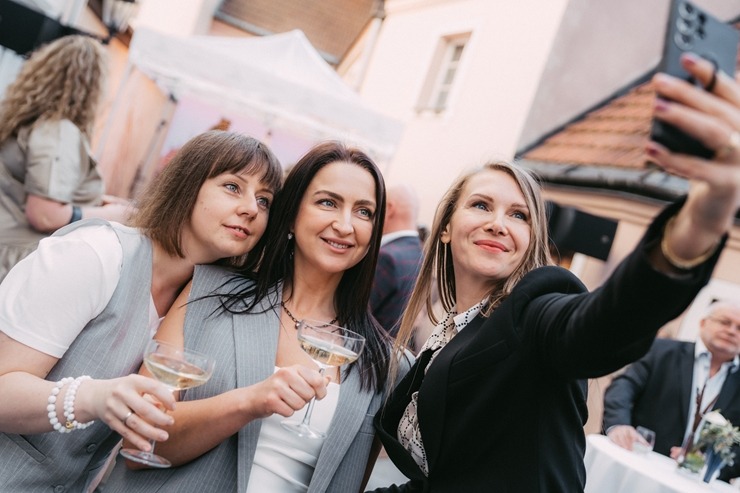 Vecrīgas centrā ar plašu vērienu tiek atklāta 4 zvaigžņu viesnīca «Konventa Sēta Hotel». Foto: konventaseta.keystonecollection.com Vecrīgas centrā ar plašu vērienu tiek atklāta 4 zvaigžņu viesnīca «Konventa Sēta Hotel». Foto: konventaseta.keystonecollection.com 353883