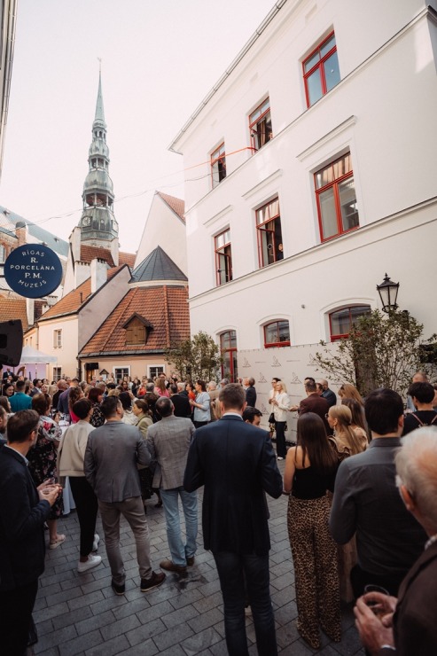 Vecrīgas centrā ar plašu vērienu tiek atklāta 4 zvaigžņu viesnīca «Konventa Sēta Hotel». Foto: konventaseta.keystonecollection.com Vecrīgas centrā ar plašu vērienu tiek atklāta 4 zvaigžņu viesnīca «Konventa Sēta Hotel». Foto: konventaseta.keystonecollection.com 353889