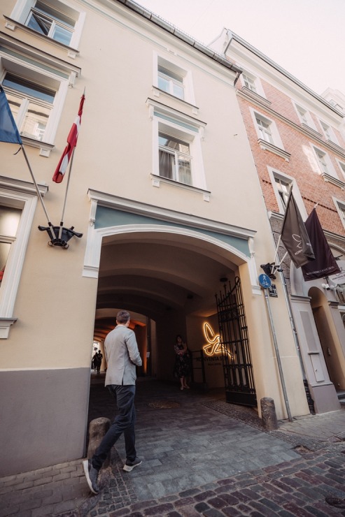Vecrīgas centrā ar plašu vērienu tiek atklāta 4 zvaigžņu viesnīca «Konventa Sēta Hotel». Foto: konventaseta.keystonecollection.com Vecrīgas centrā ar plašu vērienu tiek atklāta 4 zvaigžņu viesnīca «Konventa Sēta Hotel». Foto: konventaseta.keystonecollection.com 353875