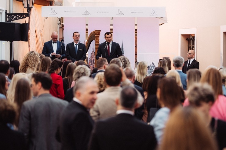 Vecrīgas centrā ar plašu vērienu tiek atklāta 4 zvaigžņu viesnīca «Konventa Sēta Hotel». Foto: konventaseta.keystonecollection.com Vecrīgas centrā ar plašu vērienu tiek atklāta 4 zvaigžņu viesnīca «Konventa Sēta Hotel». Foto: konventaseta.keystonecollection.com 353894
