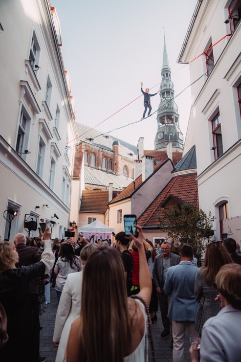 Vecrīgas centrā ar plašu vērienu tiek atklāta 4 zvaigžņu viesnīca «Konventa Sēta Hotel». Foto: konventaseta.keystonecollection.com Vecrīgas centrā ar plašu vērienu tiek atklāta 4 zvaigžņu viesnīca «Konventa Sēta Hotel». Foto: konventaseta.keystonecollection.com 353900