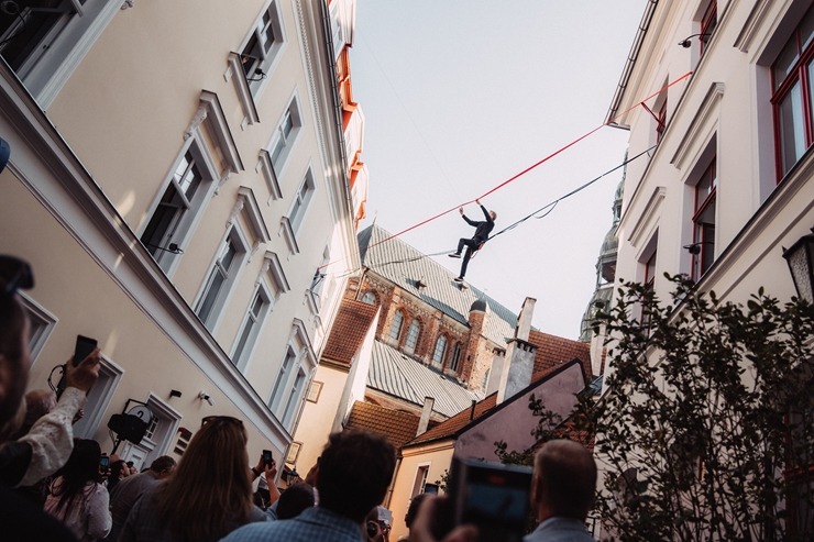 Vecrīgas centrā ar plašu vērienu tiek atklāta 4 zvaigžņu viesnīca «Konventa Sēta Hotel». Foto: konventaseta.keystonecollection.com Vecrīgas centrā ar plašu vērienu tiek atklāta 4 zvaigžņu viesnīca «Konventa Sēta Hotel». Foto: konventaseta.keystonecollection.com 353901