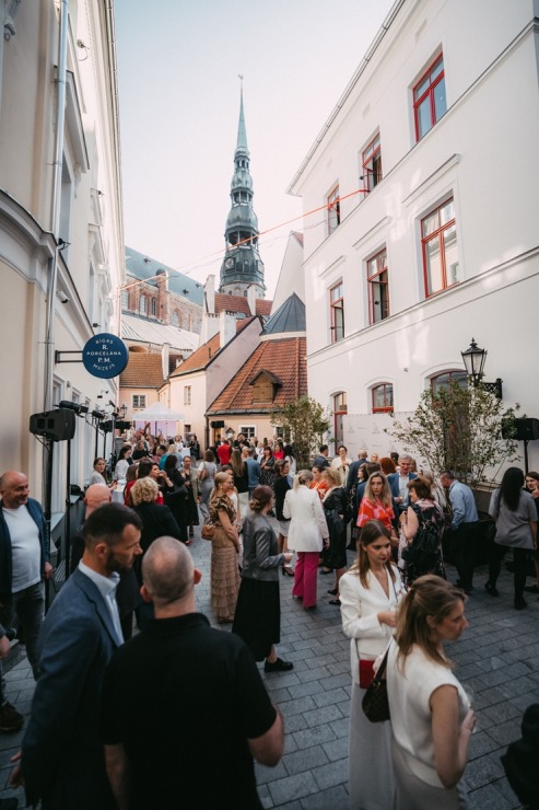Vecrīgas centrā ar plašu vērienu tiek atklāta 4 zvaigžņu viesnīca «Konventa Sēta Hotel». Foto: konventaseta.keystonecollection.com Vecrīgas centrā ar plašu vērienu tiek atklāta 4 zvaigžņu viesnīca «Konventa Sēta Hotel». Foto: konventaseta.keystonecollection.com 353881