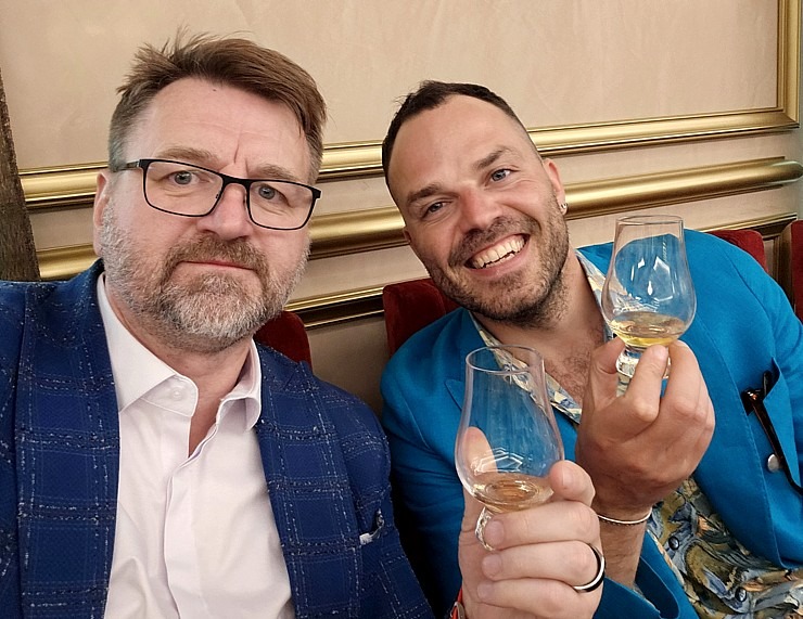 Vecrīgas 5 zvaigžņu viesnīcā «Grand Hotel Kempinski Riga» siera un viskija degustācijā iepazīstam «Maison Benjamin Kuentz» no Francijas. Vecrīgas 5 zvaigžņu viesnīcā «Grand Hotel Kempinski Riga» siera un viskija degustācijā iepazīstam «Maison Benjamin Kuentz» no Francijas. 353914
