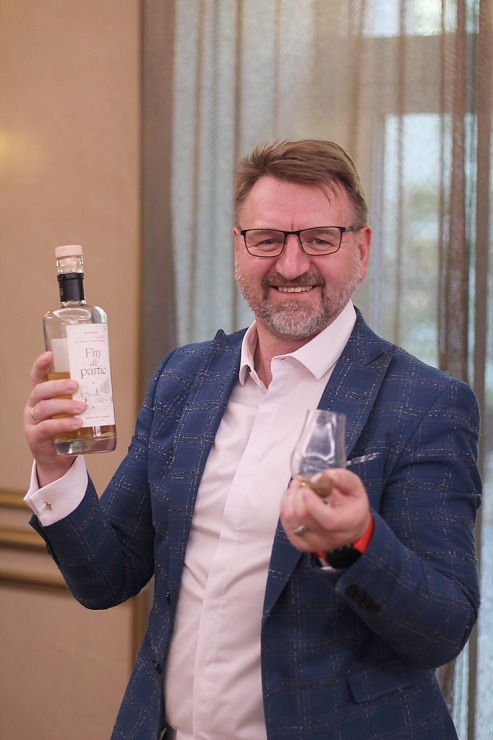 Vecrīgas 5 zvaigžņu viesnīcā «Grand Hotel Kempinski Riga» siera un viskija degustācijā iepazīstam «Maison Benjamin Kuentz» no Francijas. Foto: Rodions Vecrīgas 5 zvaigžņu viesnīcā «Grand Hotel Kempinski Riga» siera un viskija degustācijā iepazīstam «Maison Benjamin Kuentz» no Francijas. Foto: Rodions 353923