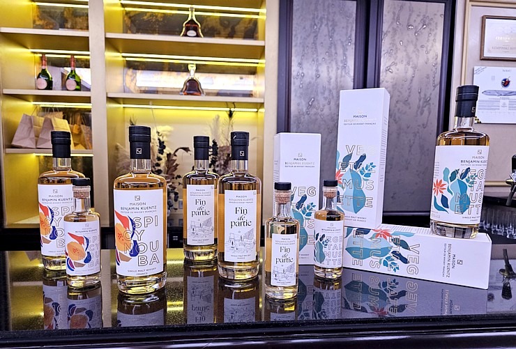 Vecrīgas 5 zvaigžņu viesnīcā «Grand Hotel Kempinski Riga» siera un viskija degustācijā iepazīstam «Maison Benjamin Kuentz» no Francijas. Foto: Rodions Vecrīgas 5 zvaigžņu viesnīcā «Grand Hotel Kempinski Riga» siera un viskija degustācijā iepazīstam «Maison Benjamin Kuentz» no Francijas. Foto: Rodions 353909