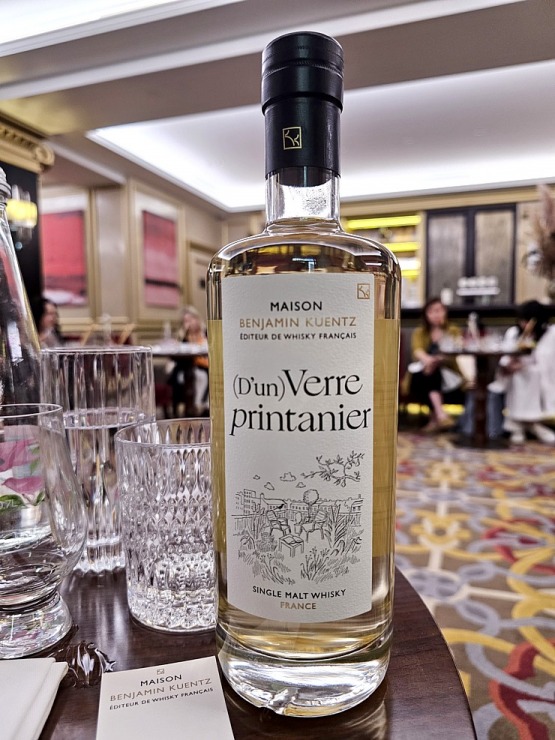 Vecrīgas 5 zvaigžņu viesnīcā «Grand Hotel Kempinski Riga» siera un viskija degustācijā iepazīstam «Maison Benjamin Kuentz» no Francijas. Vecrīgas 5 zvaigžņu viesnīcā «Grand Hotel Kempinski Riga» siera un viskija degustācijā iepazīstam «Maison Benjamin Kuentz» no Francijas. 353910