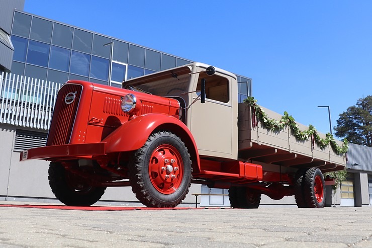 Rīgas Motormuzejs pēc 3 gadu restaurācijas prezentē pasaulē unikālu modeli - Volvo LV 95 (1937) 353926