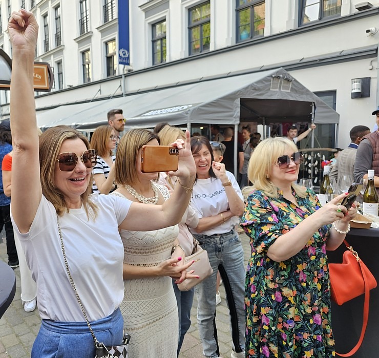 Restorāns «Buržujs»: Rīgas Berga bazārā pulcējas liels skaits gardēžu uz  13.Austeru festivālu 354008