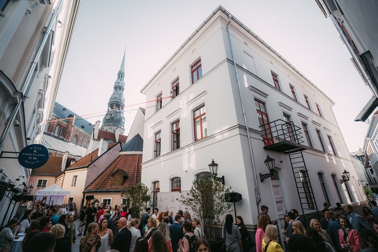 Daži fotomirkļi no Vecrīgas 4 zvaigžņu viesnīcas «Konventa Sēta Hotel» atklāšanas pasākuma. Foto: Konventa Sēta Hotel Daži fotomirkļi no Vecrīgas 4 zvaigžņu viesnīcas «Konventa Sēta Hotel» atklāšanas pasākuma. Foto: Konventa Sēta Hotel 354119