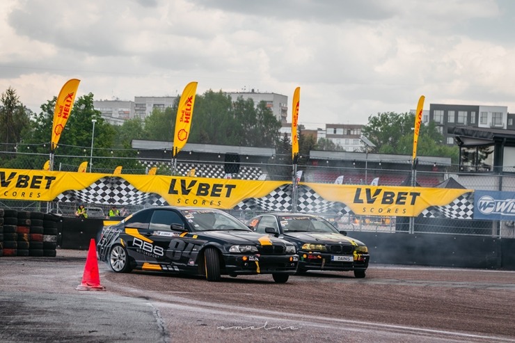 Latvijas drifta sezona šogad tika atklāta ar divu dienu sacensībām Biķerniekos. Foto: Elīne Berķe Bluša Latvijas drifta sezona šogad tika atklāta ar divu dienu sacensībām Biķerniekos. Foto: Elīne Berķe Bluša 354228