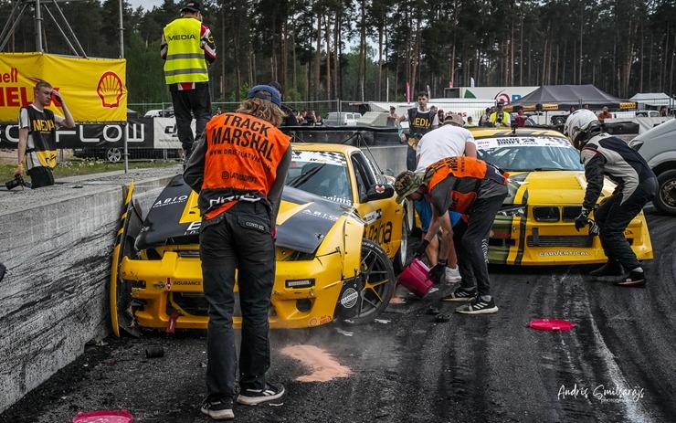 Latvijas drifta sezona šogad tika atklāta ar divu dienu sacensībām Biķerniekos. Foto: Elīne Berķe Bluša Latvijas drifta sezona šogad tika atklāta ar divu dienu sacensībām Biķerniekos. Foto: Elīne Berķe Bluša 354219