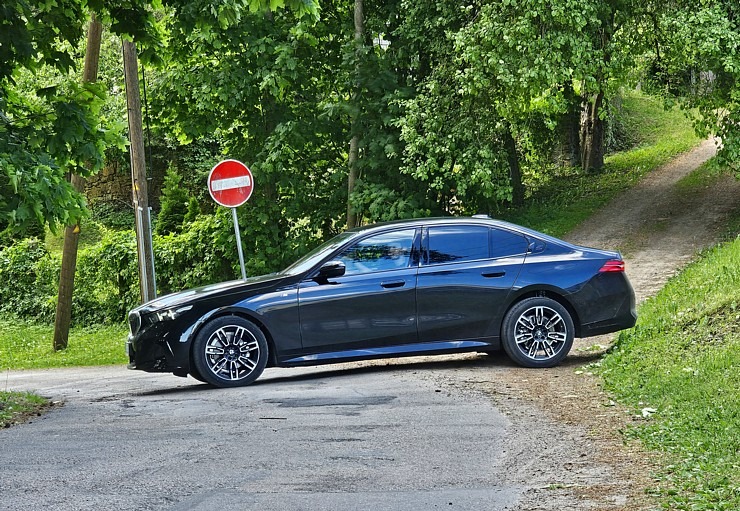 Sadarbībā ar auto nomu «Sixt Latvija» ceļojam uz Latgali, lai noskaidrotu... vai ezeros var peldēties? Sadarbībā ar auto nomu «Sixt Latvija» ceļojam uz Latgali, lai noskaidrotu... vai ezeros var peldēties? 354454
