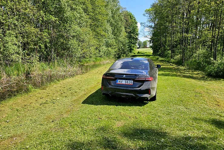 Sadarbībā ar auto nomu «Sixt Latvija» ceļojam uz Latgali, lai noskaidrotu... vai ezeros var peldēties? Sadarbībā ar auto nomu «Sixt Latvija» ceļojam uz Latgali, lai noskaidrotu... vai ezeros var peldēties? 354438