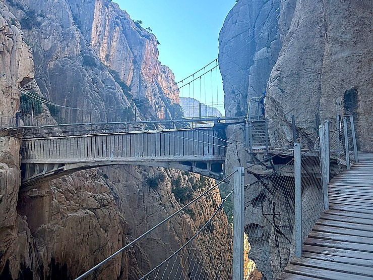 Travelnews.lv iziet slavenu Karaļa taku El Caminito del Rey gar kanjona malu Spānijas dienvidos 354999