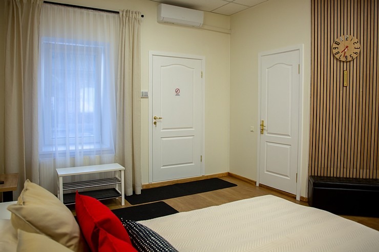 Latgales Krāslavā ceļotājus uzņem jauna, neliela un mūsdienīga naktsmītne «ApartHotelRitms». Foto: Oksana Mateja. Rezervācijas: +371 28348778 Latgales Krāslavā ceļotājus uzņem jauna, neliela un mūsdienīga naktsmītne «ApartHotelRitms». Foto: Oksana Mateja. Rezervācijas: +371 28348778 355212