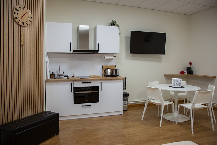 Latgales Krāslavā ceļotājus uzņem jauna, neliela un mūsdienīga naktsmītne «ApartHotelRitms». Foto: Oksana Mateja. Rezervācijas: +371 28348778 Latgales Krāslavā ceļotājus uzņem jauna, neliela un mūsdienīga naktsmītne «ApartHotelRitms». Foto: Oksana Mateja. Rezervācijas: +371 28348778 355215