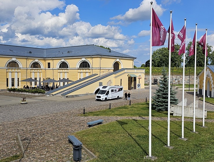 Auto noma «AVIS Latvia» šogad piedāvā kemperu nomu un Travelnews.lv to izmanto ceļojumā uz Latgali Auto noma «AVIS Latvia» šogad piedāvā kemperu nomu un Travelnews.lv to izmanto ceļojumā uz Latgali 355434