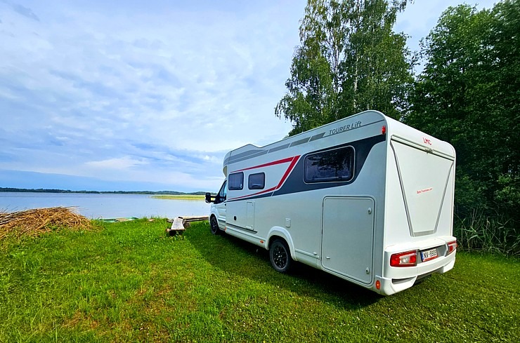 Auto noma «AVIS Latvia» šogad piedāvā kemperu nomu un Travelnews.lv to izmanto ceļojumā uz Latgali Auto noma «AVIS Latvia» šogad piedāvā kemperu nomu un Travelnews.lv to izmanto ceļojumā uz Latgali 355424