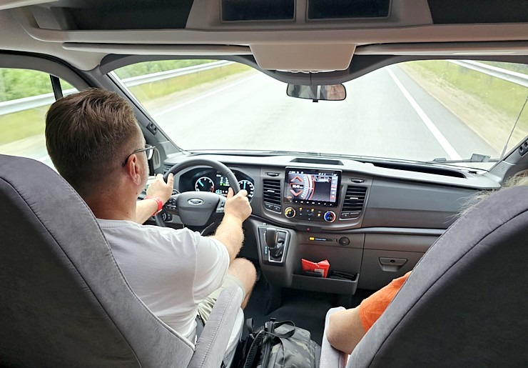 Auto noma «AVIS Latvia» šogad piedāvā kemperu nomu un Travelnews.lv to izmanto ceļojumā uz Latgali Auto noma «AVIS Latvia» šogad piedāvā kemperu nomu un Travelnews.lv to izmanto ceļojumā uz Latgali 355450