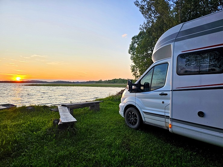 Auto noma «AVIS Latvia» šogad piedāvā kemperu nomu un Travelnews.lv to izmanto ceļojumā uz Latgali Auto noma «AVIS Latvia» šogad piedāvā kemperu nomu un Travelnews.lv to izmanto ceļojumā uz Latgali 355428