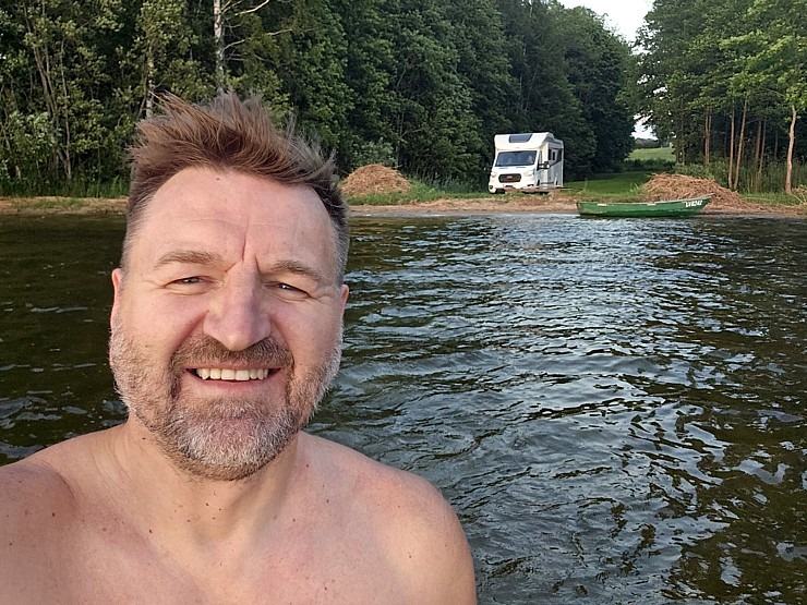 Auto noma «AVIS Latvia» šogad piedāvā kemperu nomu un Travelnews.lv to izmanto ceļojumā uz Latgali Auto noma «AVIS Latvia» šogad piedāvā kemperu nomu un Travelnews.lv to izmanto ceļojumā uz Latgali 355429