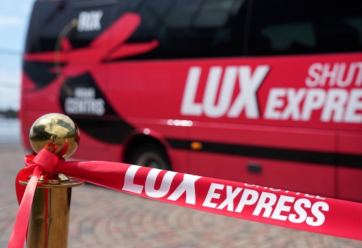«Lux Express» sāk pasažieru pārvadājumus maršrutā no Rīgas centra uz RIX lidostu. Foto: Edijs Pālens «Lux Express» sāk pasažieru pārvadājumus maršrutā no Rīgas centra uz RIX lidostu. Foto: Edijs Pālens 355530