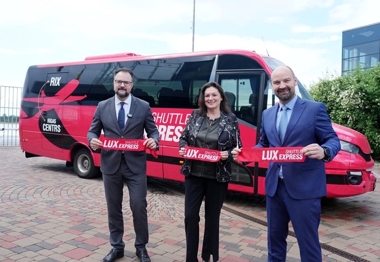 «Lux Express» sāk pasažieru pārvadājumus maršrutā no Rīgas centra uz RIX lidostu. Foto: Edijs Pālens «Lux Express» sāk pasažieru pārvadājumus maršrutā no Rīgas centra uz RIX lidostu. Foto: Edijs Pālens 355531