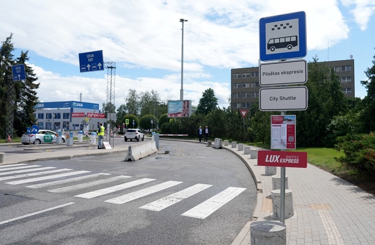 «Lux Express» sāk pasažieru pārvadājumus maršrutā no Rīgas centra uz RIX lidostu. Foto: Edijs Pālens «Lux Express» sāk pasažieru pārvadājumus maršrutā no Rīgas centra uz RIX lidostu. Foto: Edijs Pālens 355535