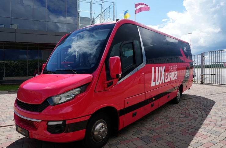 «Lux Express» sāk pasažieru pārvadājumus maršrutā no Rīgas centra uz RIX lidostu. Foto: Edijs Pālens «Lux Express» sāk pasažieru pārvadājumus maršrutā no Rīgas centra uz RIX lidostu. Foto: Edijs Pālens 355528