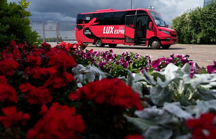«Lux Express» sāk pasažieru pārvadājumus maršrutā no Rīgas centra uz RIX lidostu. Foto: Edijs Pālens «Lux Express» sāk pasažieru pārvadājumus maršrutā no Rīgas centra uz RIX lidostu. Foto: Edijs Pālens 355529